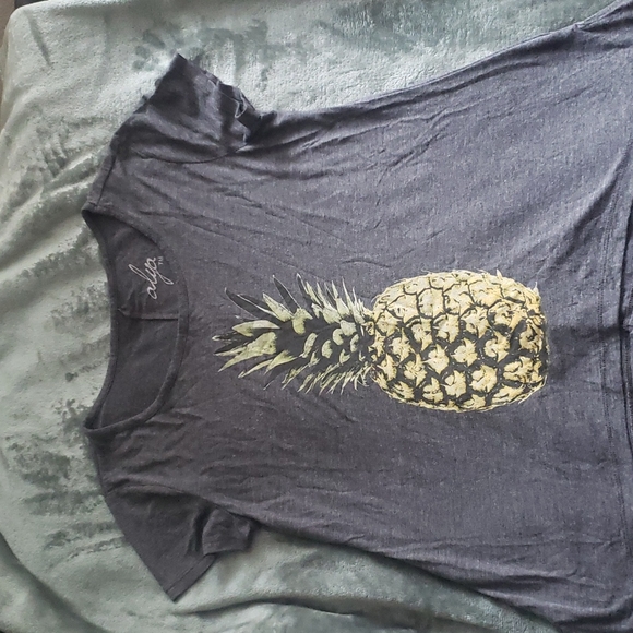 Cute pineapple print top - Picture 1 of 7
